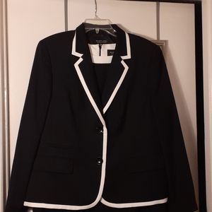 Evan Picone stylish blk/white combo